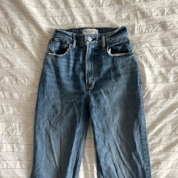Abercrombie 90’s Straight Jeans - Picture 2 of 5